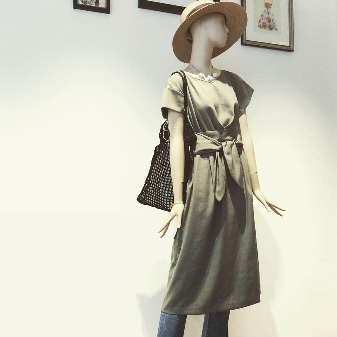 SUPERIOR CLOSET代官山路面のインスタグラム：「* カジュアルに着こなすワンピース * #coordinate#コーデ#ootd#outfit#dress#onepiece#ワンピース#denim#デニム#khaki#カーキ#lady#girl#casual#カジュアル#natural#ナチュラル#superiorcloset#daikanyama#代官山#tokyo#東京#japan#日本#fashion#ファッション#おしゃれ」