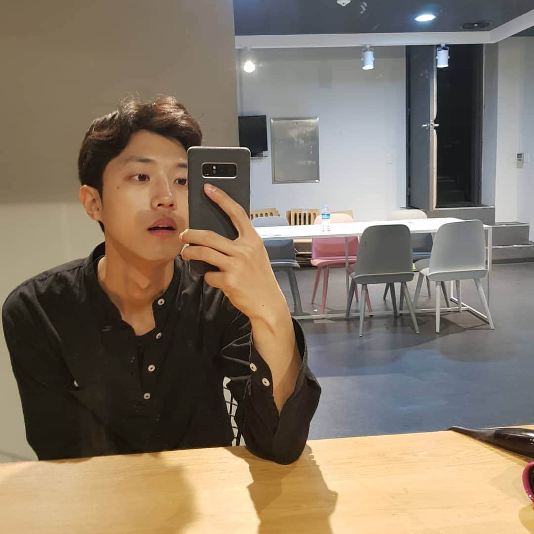 カン・ユンジェのインスタグラム：「👀」
