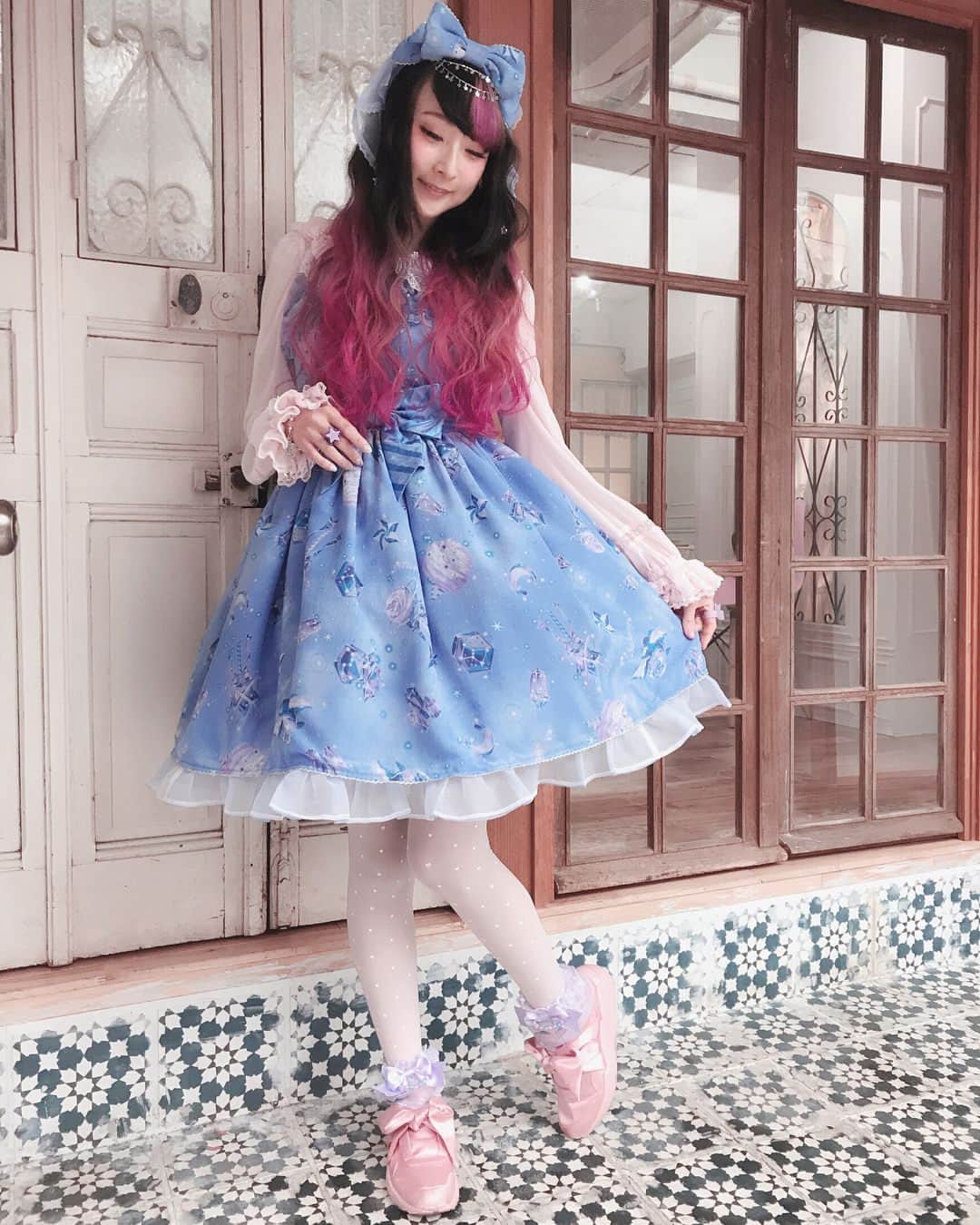 RinRinさんのインスタグラム写真 - (RinRinInstagram)「Want to wear sneakers with a lolita outfit? #rinrinstylehack Add wrist cuffs on your ankles to tie the whole look together! Try it out yourself and tag #rinrinlook to share your outfits with me! Also, check out my outfit in action for the sneakers episode on @kawaiiiofficial VOD🤗💕 ロリィタの洋服をスニーカーとコーディネートしたい〜？リストカフを足に付けると統一感が出る〜♪是非やってみて #rinrinlook を使ってシェアしてね！ . . Outfit: @angelicpretty_official  Shoes: #fenty #puma . . #rinrindoll #rinrinlolita #lolitafashion #ロリィタ #ロリータ #japanesefashion #tokyofashion #nhkkawaii #rinrinootd #angelicpretty」5月7日 19時46分 - rinrindoll