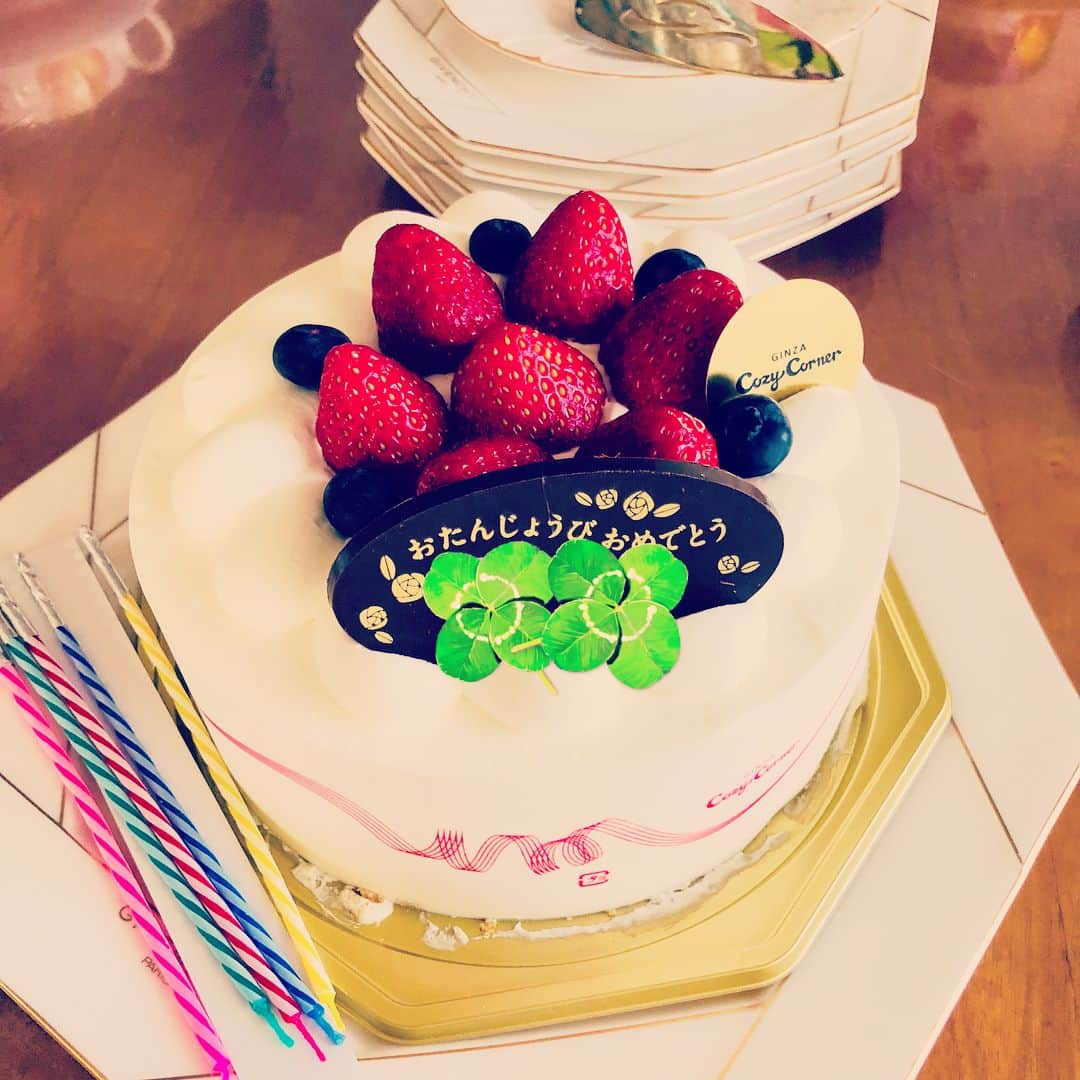 沖田杏梨さんのインスタグラム写真 - (沖田杏梨Instagram)「The cake shop assistant asked me how many candles she need. * Uh she doesn’t need any. She isn't even a month. Rare time.. * ロウソク何本必要ですか？って聞かれたけど1ヶ月ですらないから1本も要らない時期って今なのね笑  #anriokita #baby #noneed #candle」5月7日 20時45分 - anri_okita