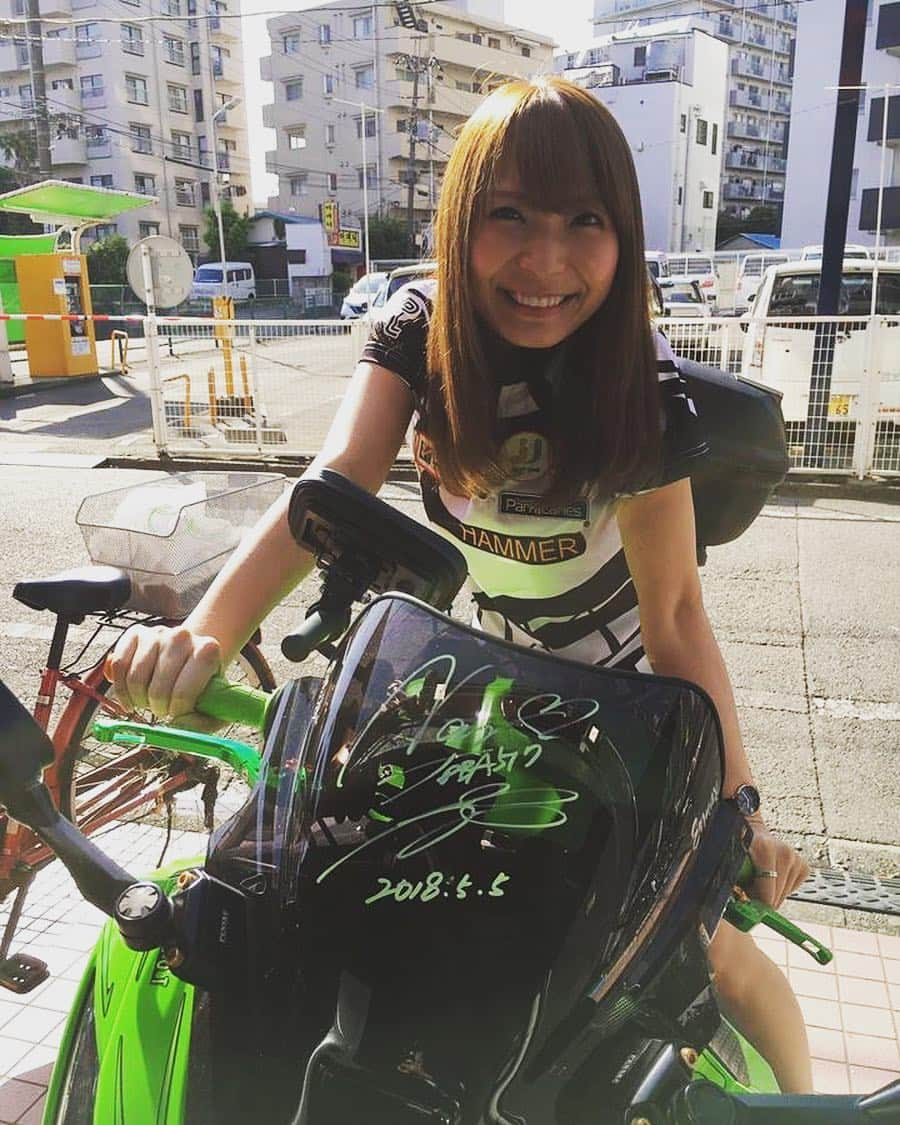 本間成美さんのインスタグラム写真 - (本間成美Instagram)「明日から仙台！！ このバイクで行ってくるぜぃ！ ラウンドワン選抜、応援お願いします(๑˃̵ᴗ˂̵) #嘘 #本当はゆいちゃんの車で… #わたしは助手席」5月8日 0時02分 - narumi517