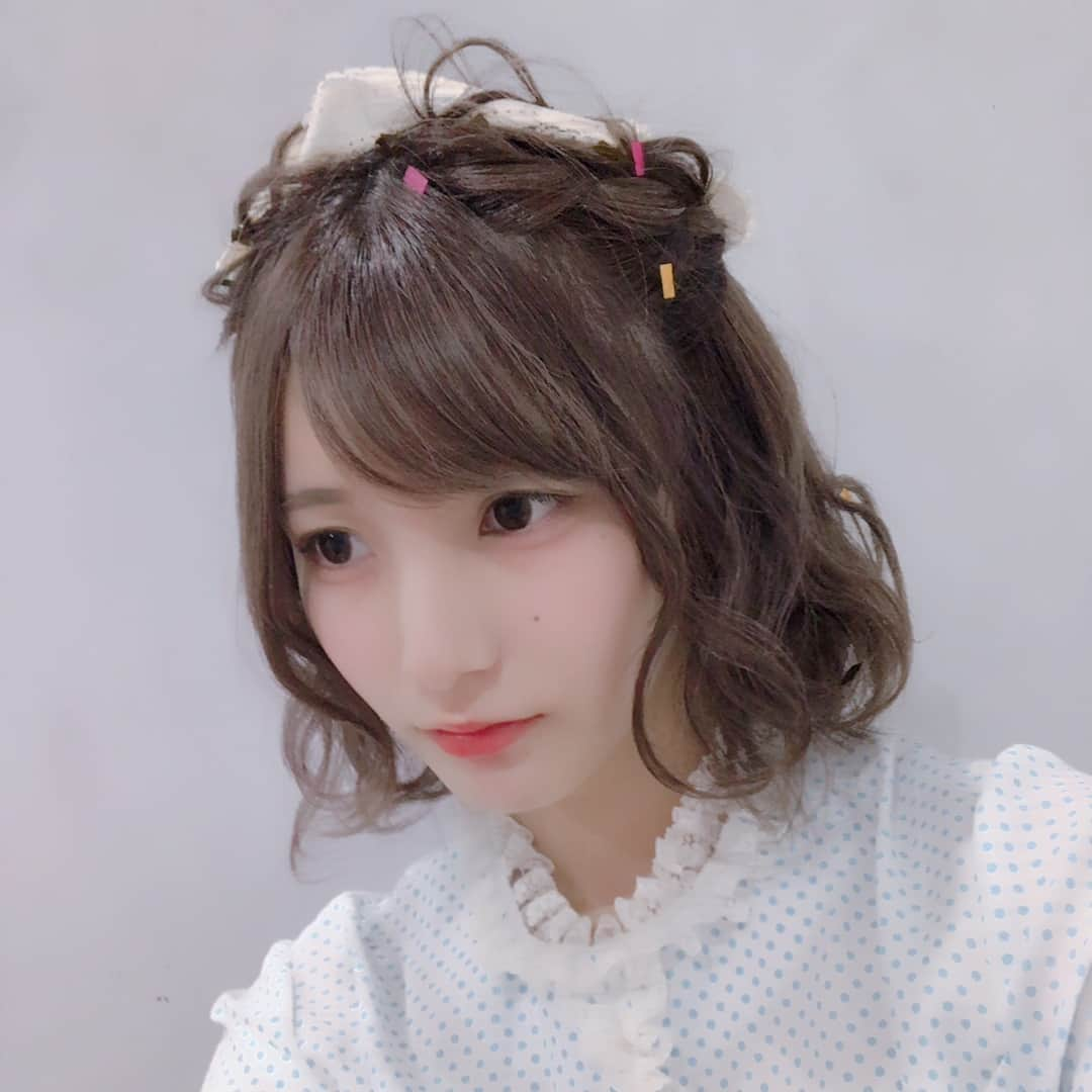 かすさんのインスタグラム写真 - (かすInstagram)「 オフショットなら載せてもいいとの事だったので🌝  ヘアメイクは山本さんにしていただきました！！(@arumihoilu )  インスタずっとフォローしてて 憧れてた方だったから お会いできて嬉しかった🤤  すごい器用でアレンジの天才なんだよ～  何より前から知っていただけてたことが嬉しかった🤤  今月中にYouTube一緒に撮らせていただきます！そちらもお楽しみに🌼🌼🌼  #ヘアアレンジ #編み込み #ボブアレンジ #風船 #顔真っ赤」5月8日 0時35分 - kasuu_kasu