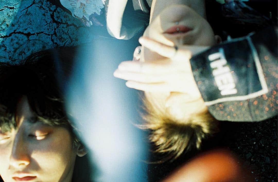 花盛友里のインスタグラム：「Syan×yurihanamori . この日に撮影した写真たちのzineがsyanで販売中みたい！ @syan_tokyo でみてみてね。」