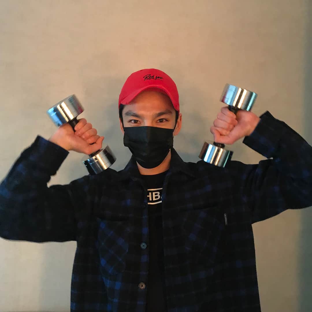 クウォンのインスタグラム：「🏋️‍♂️」