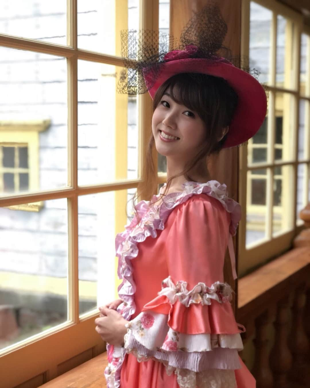 若井久美子さんのインスタグラム写真 - (若井久美子Instagram)「いつかの函館...👗 #旧函館区公会堂  #ハイカラさん #あえて奇抜なドレスをチョイス #本気 #アパホテルの社長さんみたい」5月8日 9時55分 - wakai_kumiko