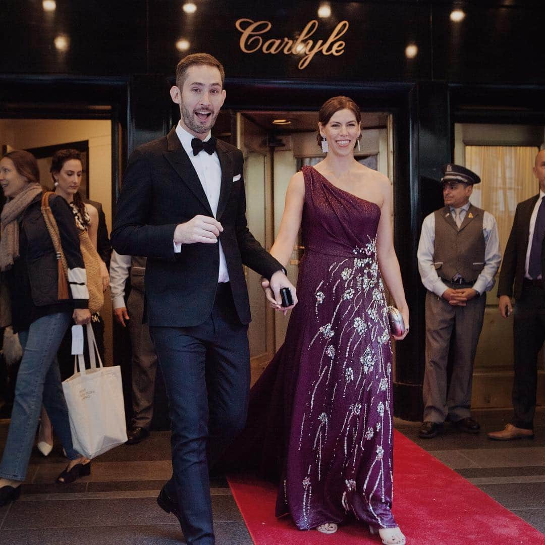 ケビン・シストロムさんのインスタグラム写真 - (ケビン・シストロムInstagram)「If you’re going to have a date night away from the kiddo this one tops them all! So happy to attend the #metgala with the beautiful @nicole.  #metgala2018, #heavenlybodies」5月8日 9時51分 - kevin