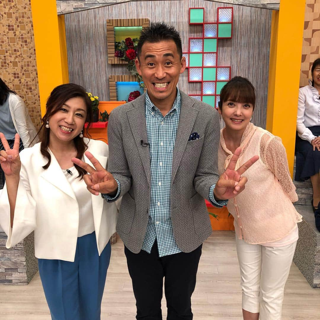 石田靖さんのインスタグラム写真 - (石田靖Instagram)「岐阜放送〜ぎふチャンで 通販番組『買いドキ❗️』収録 今回のお相手は中山エミリちゃん 驚きのお得な商品ご紹介😆 皆さまお疲れ様でした〜 #岐阜県 #岐阜放送 #ぎふチャン #通販番組 #通販 #買いドキ #セラミド #コラーゲン #保湿 #中山エミリ #立派なお母さん #一期一笑  #石田靖」5月8日 19時31分 - yasulog