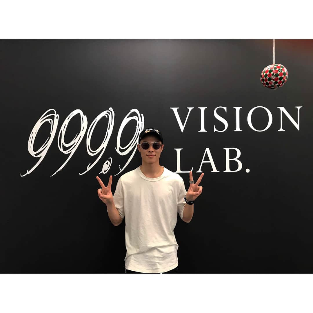 小林陵侑さんのインスタグラム写真 - (小林陵侑Instagram)「先日はは999.9 visionlab に行って目についてたくさん勉強しました  ありがとうございました！ new🕶もかっくぃーのでまた後で載せます😁  #フォーナインズ #小林陵侑 #ryoyukobayashi #visionlab #ビジョンラボ #スキージャンプ #土屋ホームスキー部 #9999」5月8日 19時34分 - ryo_koba