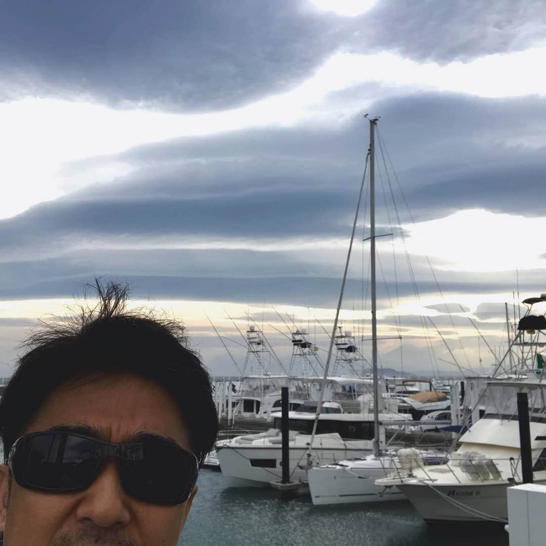 池森秀一さんのインスタグラム写真 - (池森秀一Instagram)「逗子マリで遭遇した雲。巨大なオブジェのようでした…#DEEN #池森秀一」5月8日 12時52分 - ikemori_shuichi