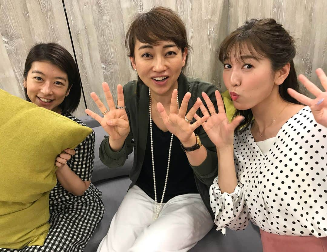 戸部洋子さんのインスタグラム写真 - (戸部洋子Instagram)「ようこそヨーコの復活なるか？！ 😍アナ室のようこ3人が集まって好きなことをしつつ且つ女子力もあげちまおうーという至って自由なフジテレビオンデマンドFODの動画企画。はじまって速攻私めが産休に入ったためしばらく更新されていませんでしたが、また始動する？予定であります！ #ようこそヨーコ#4と5の手の指でようこポーズですよと小澤さん#うまくできません#戸部洋子#生野陽子#小澤陽子#企画募集中#アナ室にはユカも3人いる#愉快なユカ達もやりますか#ようこと対決とか#ユカ達のやる気問題#フジテレビオンデマンド#FOD#とりあえず復活ヨウコよろしくお願いしますw」5月8日 15時21分 - tobe.yoko