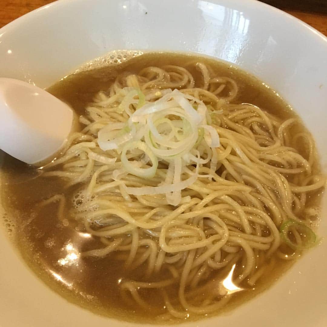 松本誠治さんのインスタグラム写真 - (松本誠治Instagram)「赤羽  伊藤  中華そば(ネギのみ) 煮干しがビシッと効いてるスープでした。麺はストレート。食べごたえのある食感でした。とてもシンプルなラーメンでした。駅近いから、フラッと来ることも有り得そう。。。」5月8日 15時28分 - seijimatumoto