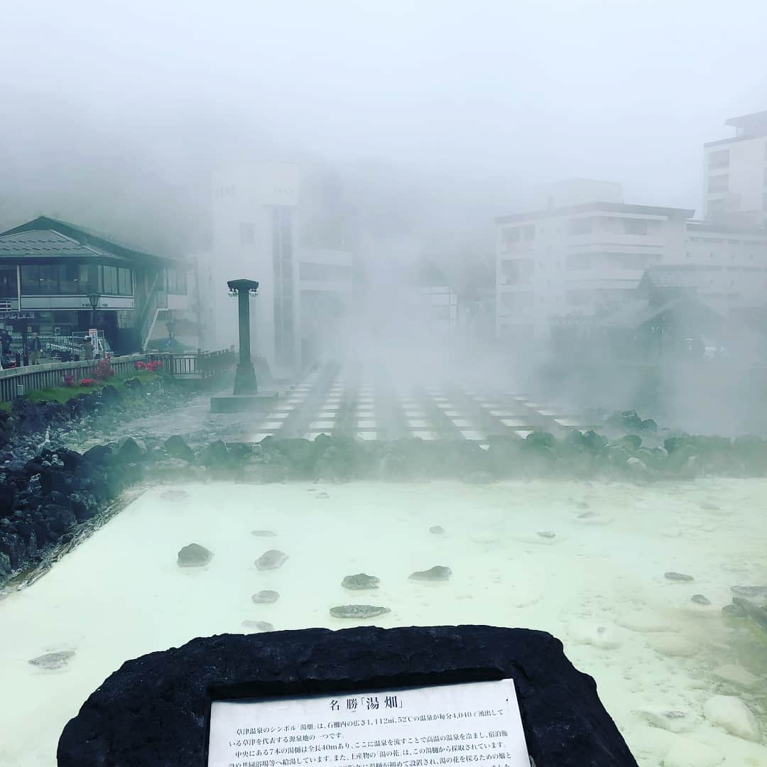 佐藤勇さんのインスタグラム写真 - (佐藤勇Instagram)「初めての草津温泉！ 素晴らしい場所だった(^ ^) 皆さんも是非一度は来て見てください❗️ #群馬県#草津温泉#湯畑#足湯#草津音頭#曇りだったけど楽しかった#」5月8日 15時39分 - isamusato63