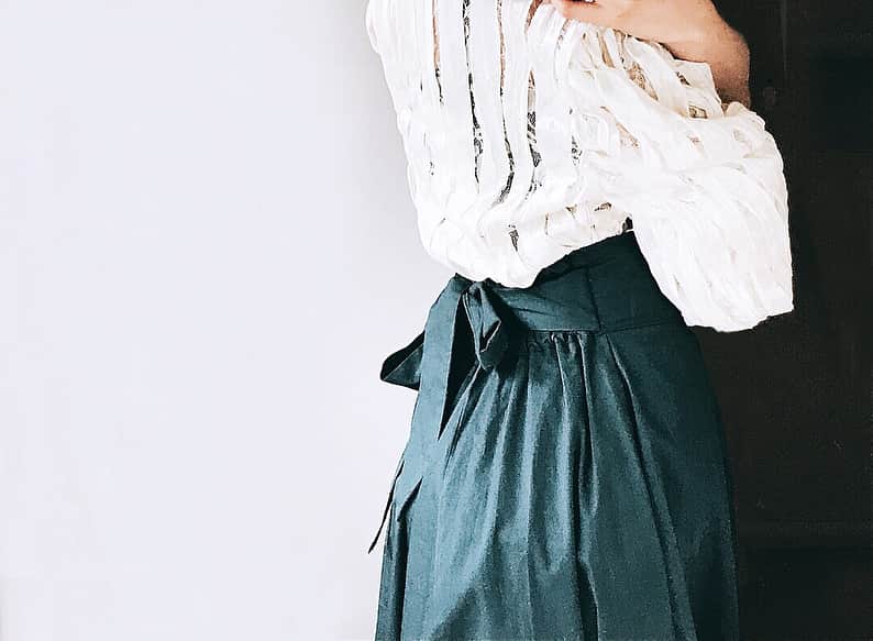 のインスタグラム：「. . 5/4 #衣装 tops  #imvely #イムブリー skirt  #spray  earring  #brooklyncharmjapan」