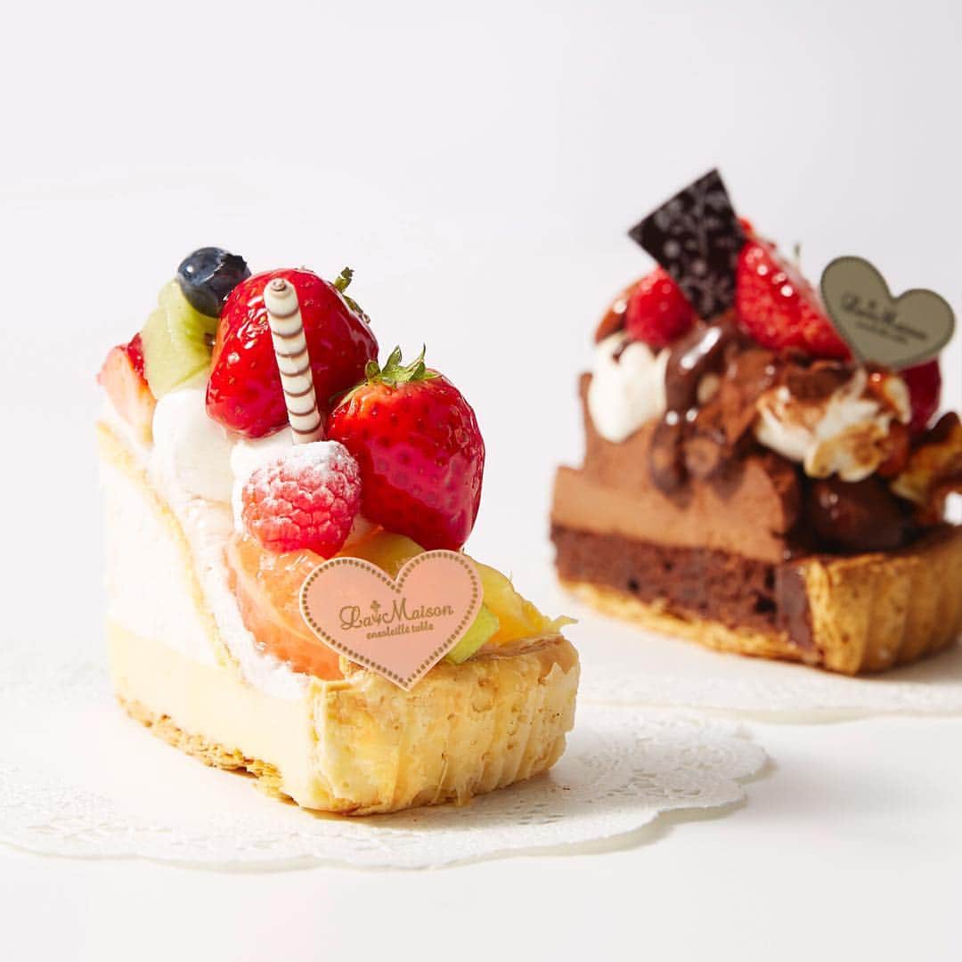 ルミネ公式のインスタグラム：「手土産ケーキは、いちご派？ チョコ派？ [ #LUMINEMAGAZINE ] #lumine #ルミネ #ルミネ立川 #ラメゾンアンソレイユターブル #LaMaisonensoleilletable #きらぴ香とプリンアラモードのタルト #あまおうと生チョコレートのタルト #いちご #チョコ #きらぴ香 #プリンアラモード #タルト #あまおう #生チョコ #tart #pudding #strawberry #chocolate #sweet #sweets #dessert #instasweets #food #instafood #yummy #follow #followme #フォロー http://magazine.lumine.ne.jp/?p=75764」