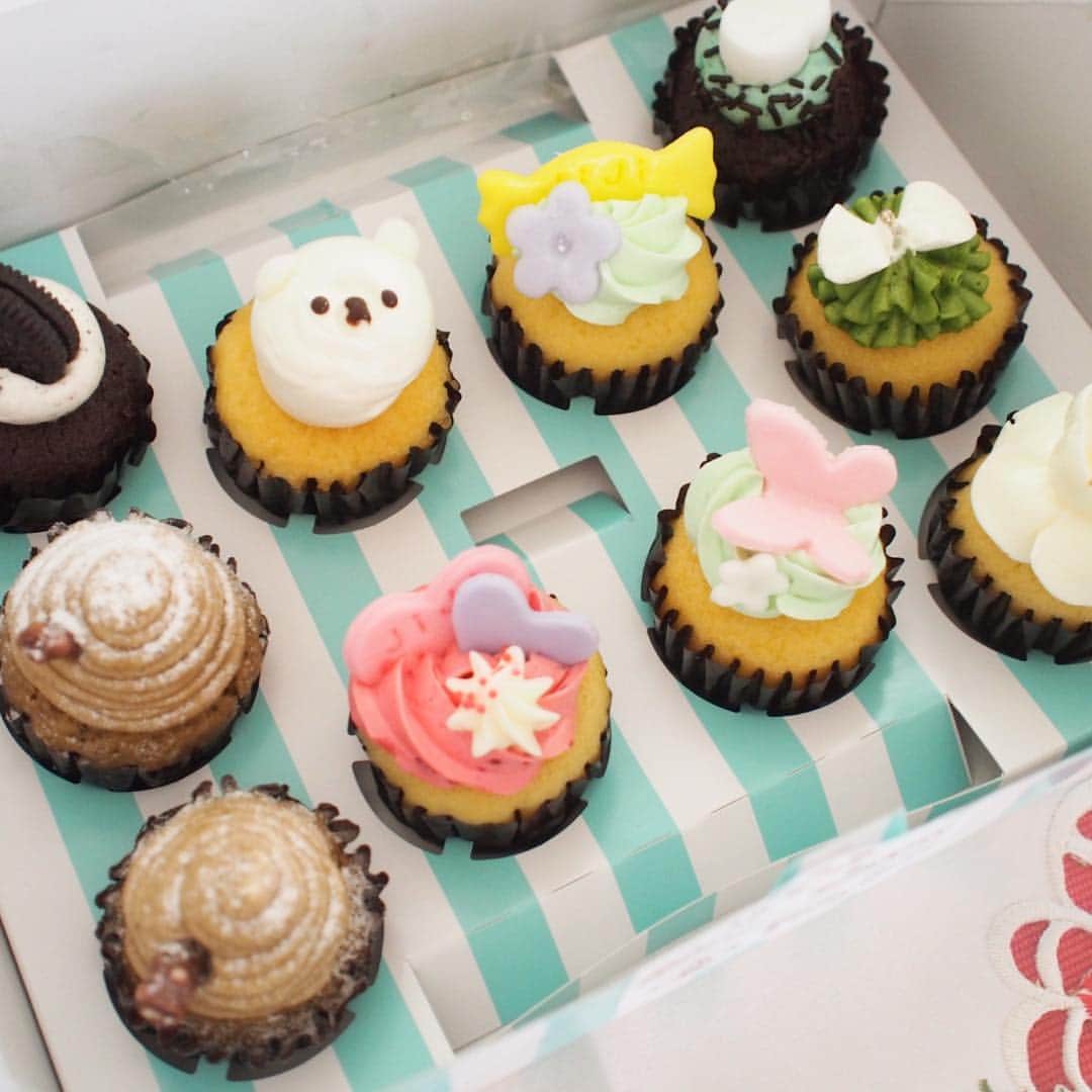宇佐美蘭さんのインスタグラム写真 - (宇佐美蘭Instagram)「友だちが、ランチと可愛いカップケーキを持って遊びに来てくれた😍💓 #カップケーキ#cupcake#jijicupcakeskobe」5月8日 18時29分 - usamiran_official