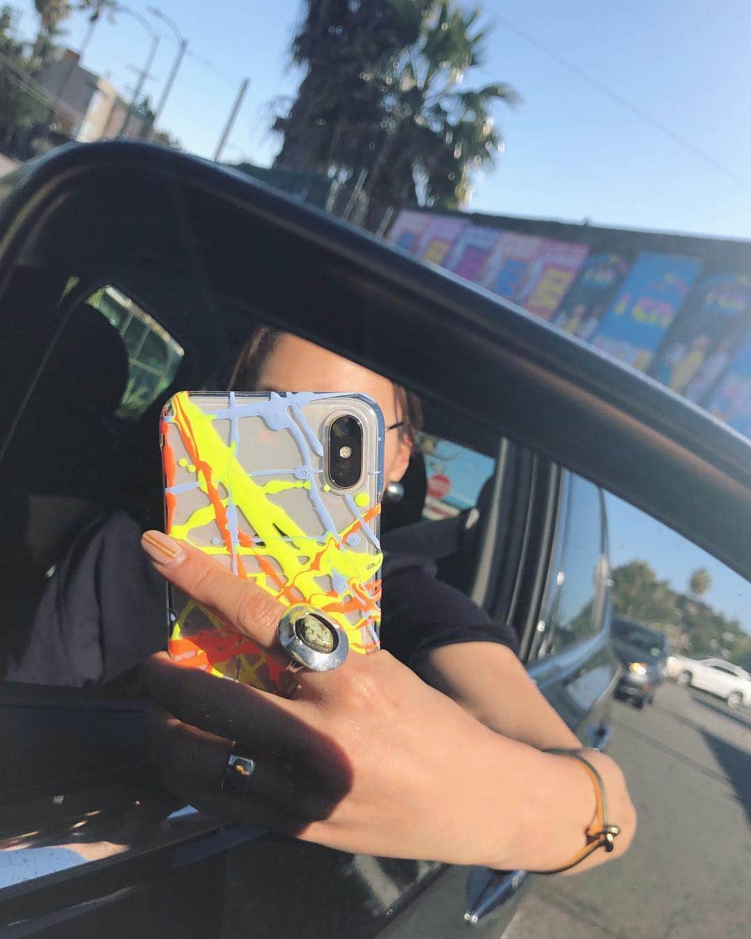 野尻美穂のインスタグラム：「私のお気に入りiPhoneケース😙 すでに3代目☺️🧡💕 @ideasandpainting #miho_LA」
