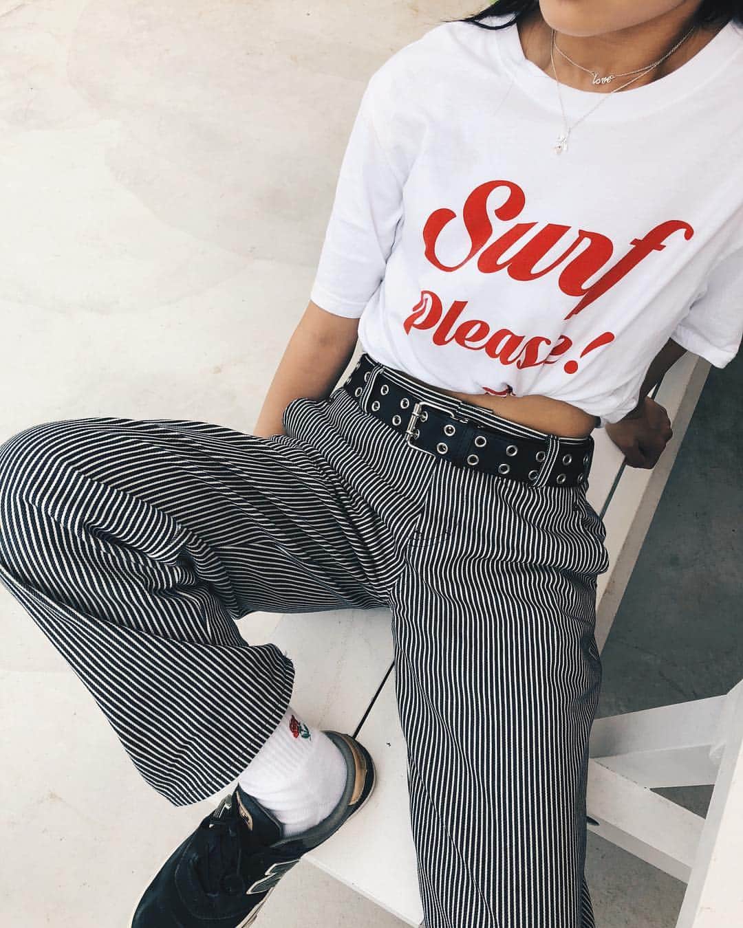 のインスタグラム：「❤️🏁 ・👕 @roxyjapan ・ ・👖 @see.you.yesterday.2017 ・ ・🧦 @suxsox ・ ・👟 @nbnumeric_japan ・」