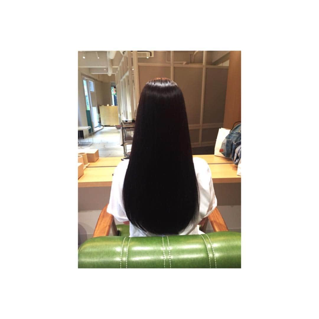 大幡しえりさんのインスタグラム写真 - (大幡しえりInstagram)「今日はよくヘアメイクしてくださるみきさんの新しいサロン #sincerely に行ってきました！！！長い時間トリートメントしてもらってびっくりしました😳 すごいツルツルになって生き返りました💓お店お休みなのにありがとうございました😭 みなさんにもぜひ実感してほしいです〜😍 #sincerely  #シンシアリー  #hairsalon  #トリートメント  #南青山 #事務所からさらに近くなった✌️ #オープンしたばかり #お店オシャレすぎ✨  SINCERELY 住所:〒107-0062 東京都港区南青山4-12-1 フェリズ南青山1F 電話番号:03-3478-5031  ホームページは製作中らしいです〜！！！😊」5月8日 21時21分 - shieri_ohata_