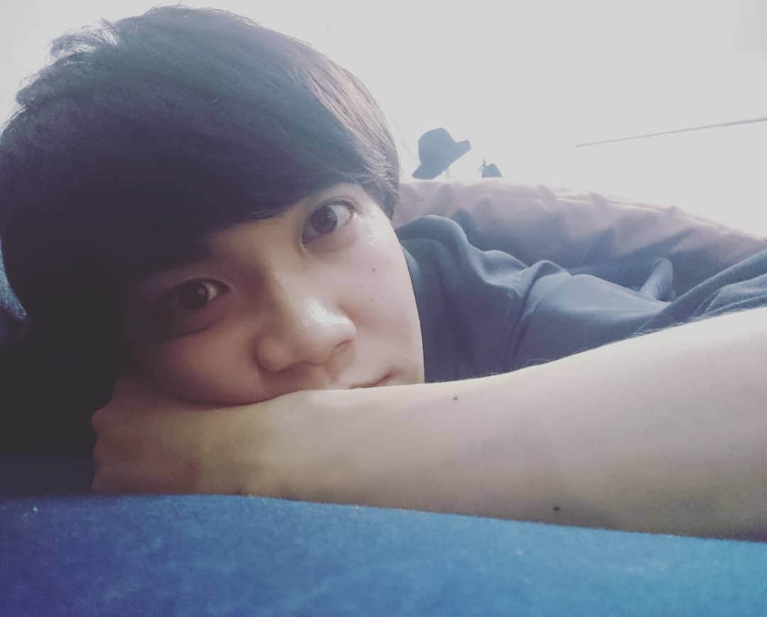 中澤卓也さんのインスタグラム写真 - (中澤卓也Instagram)「ふぅ。今日は朝から歌レッスン&ダンスレッスンからの打ち合わせ。とっても充実した1日だったなぁ、、、あれ？今日1枚も写真撮ってない。ベッドにダイブしてから気付いて、いまこの状態。笑 #ふぅ #充実の1日だった #歌レッスン #ダンスレッスン #からの #打ち合わせ #1枚も写真を撮ってないことに気付いた #ベッドにダイブ #いまこの状態 #眠い #彼岸花の咲く頃 #中澤卓也」5月8日 21時49分 - takuya_nakazawa.118