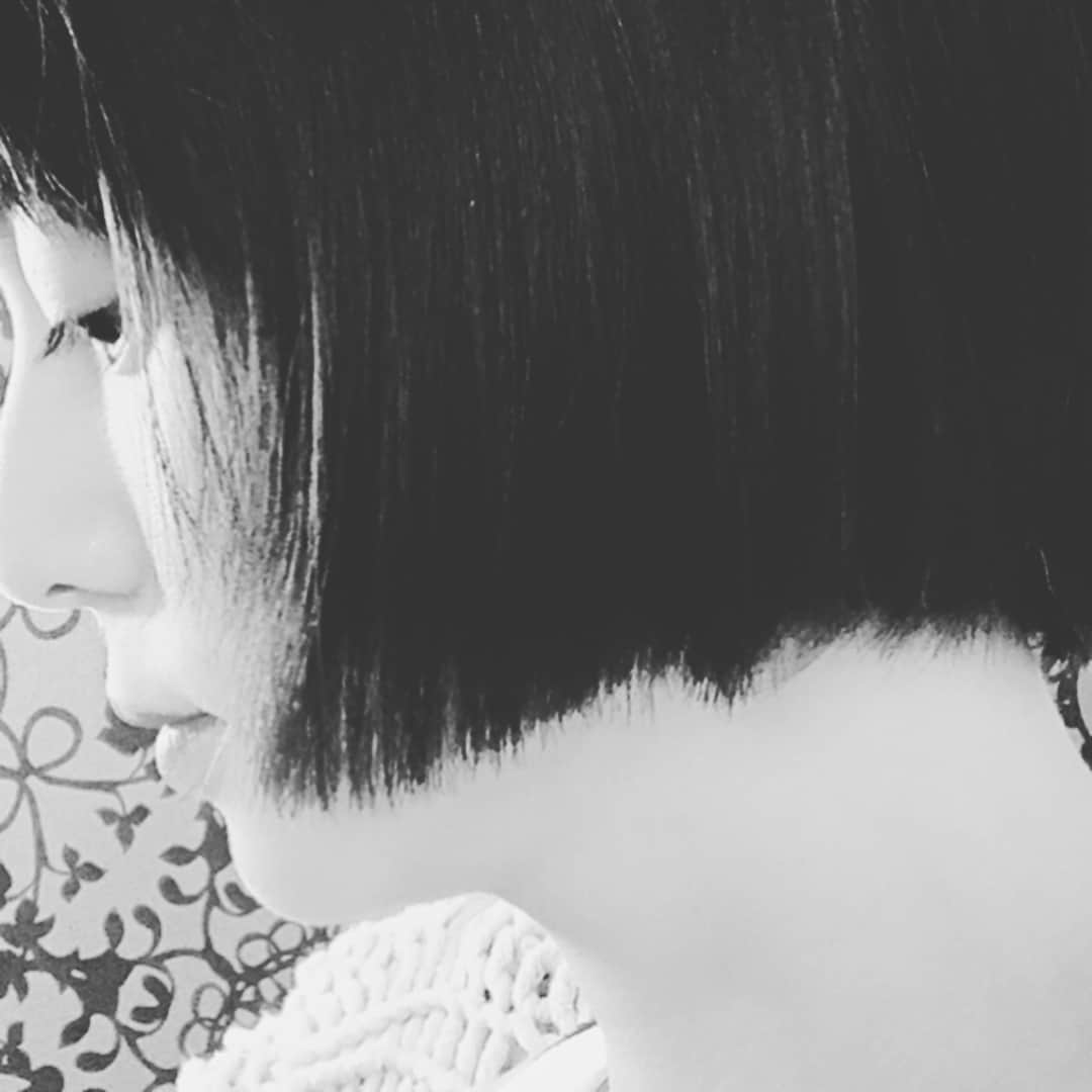 柴咲コウさんのインスタグラム写真 - (柴咲コウInstagram)「ヘアカット✂︎ #short #hair #ショートヘア#ショートボブ #ボブ #hairsalon #haircut #beautycare @ko_class」5月8日 22時13分 - ko_shibasaki