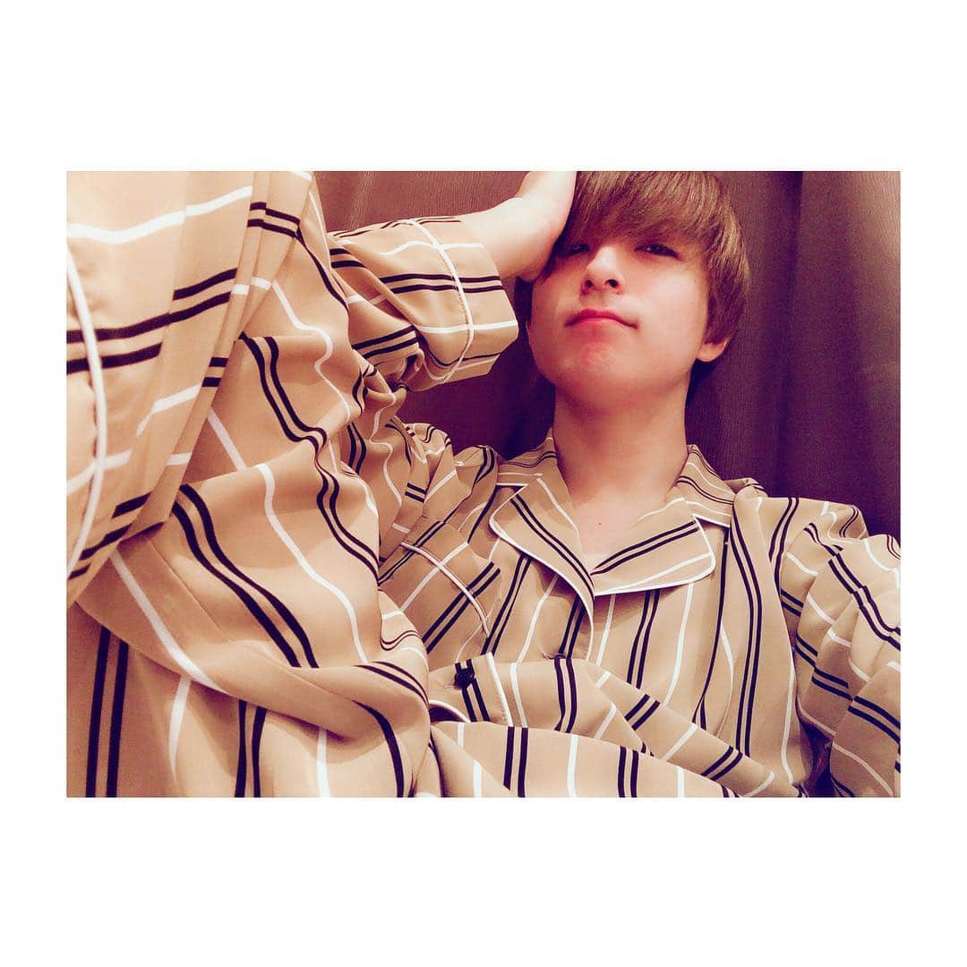 和田颯さんのインスタグラム写真 - (和田颯Instagram)「パジャマでおやすみ まだ寝ないけど #privspoonsclub #h_beautyandyouth」5月8日 22時30分 - da_ice_hayate_wada
