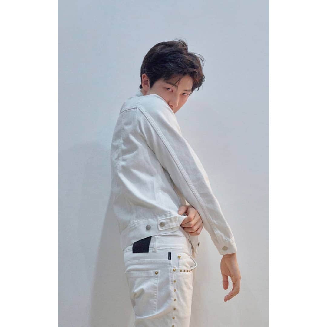 BTSさんのインスタグラム写真 - (BTSInstagram)「#BTS #방탄소년단 #LOVE_YOURSELF 轉 'Tear' Concept Photo R version」5月9日 0時00分 - bts.bighitofficial