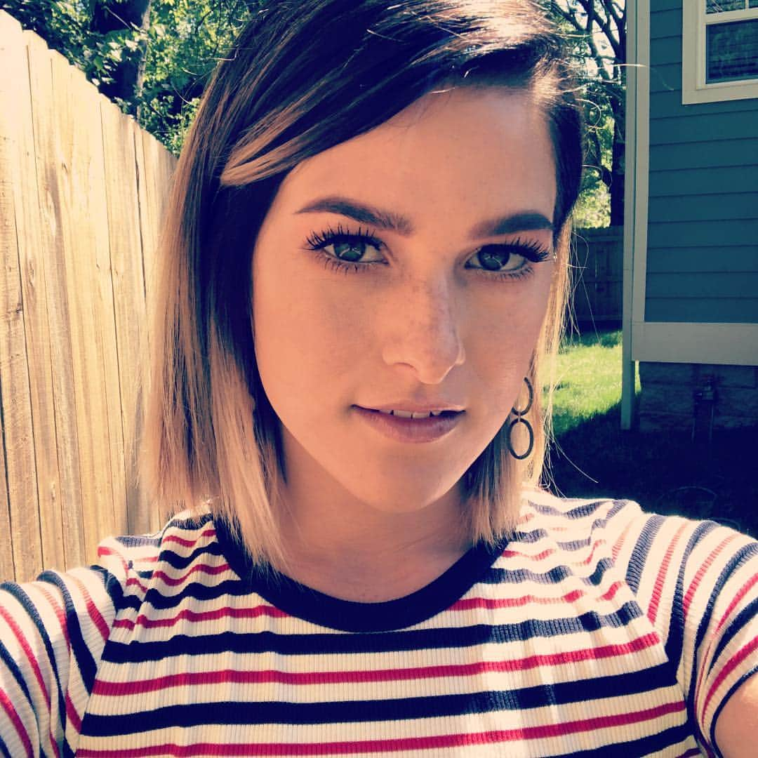 キャサディー・ポープさんのインスタグラム写真 - (キャサディー・ポープInstagram)「Love yourself(ie) 🌞」5月9日 0時31分 - cassadeepope