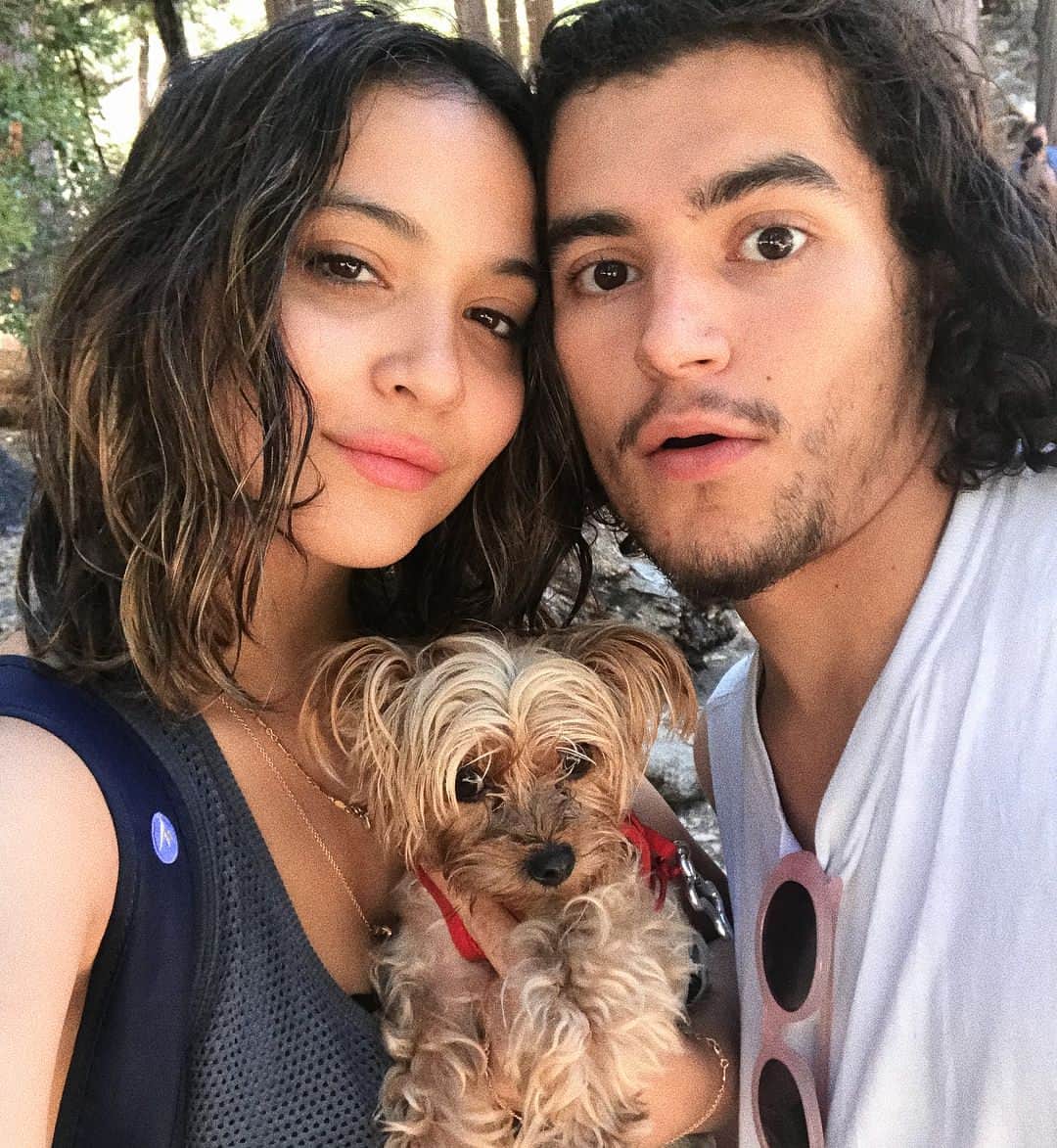 ステラ・ハジェンズのインスタグラム：「family camping trip ⛺️🧡 (ruby isn’t too sure about hiking yet)」