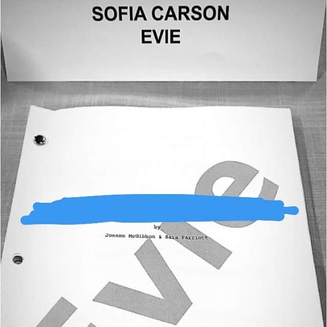 descendants2015のインスタグラム：「One of the latest updates from @sofiacarson . I#this post was on her insta story . But she shared something she wasn’t supposed to . If you posted this please delete it or cross out the top we want kenny to trust us #descendants3 #d3deets #d3leak  PS : IF I FOLLOW YOU AND U DID NOT CROSSOUT OR DELETE THIS PICTURE ILL UNFOLLOW.  I’ve already done it to three people .」