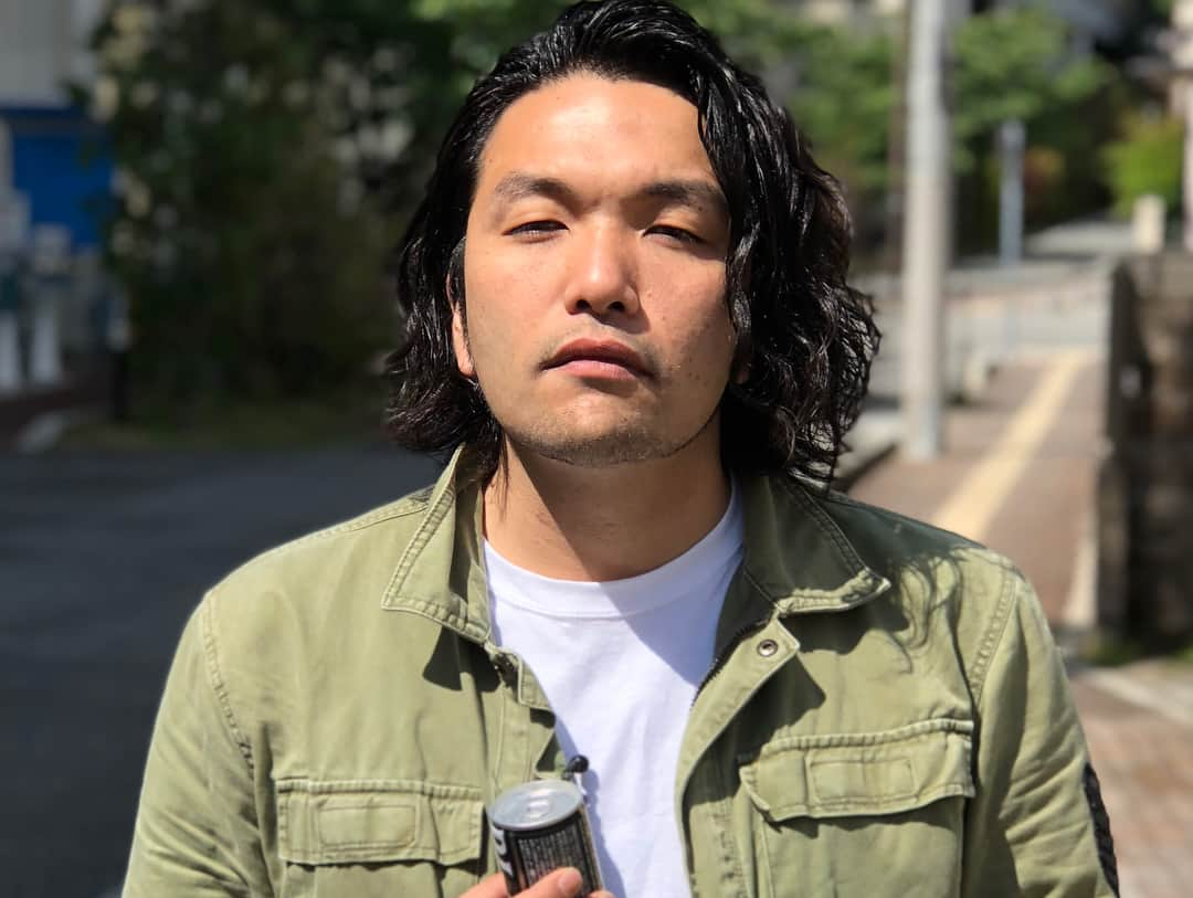 盛山晋太郎さんのインスタグラム写真 - (盛山晋太郎Instagram)「流行りのハッシュタグでインスタフォロワーアップ作戦。  #インスタ映え #子供の日 #見取り図 #プリこう #ウイルスバスター写真 #恋、踊ってみた #恋、聴いてみた #恋、手にとってみた #恋、歌詞カード読んでみた #もぐもぐタイム #咀嚼タイム #嘔吐タイム #イニエスタ神戸に来させてみた #イニエスタ獲得してみた #tiktok  #手にアゴ乗せてみた #手にアゴ移植してみた #イチロー特別アドバイザーにしてみた #Xvideo #ダチョウと2時間どつき合いしてみた #隣の人間国宝さん  #向かいのワゴンセールさん #裏のドキチ #インスタ更新がんばるぞ」5月9日 10時06分 - morishimc