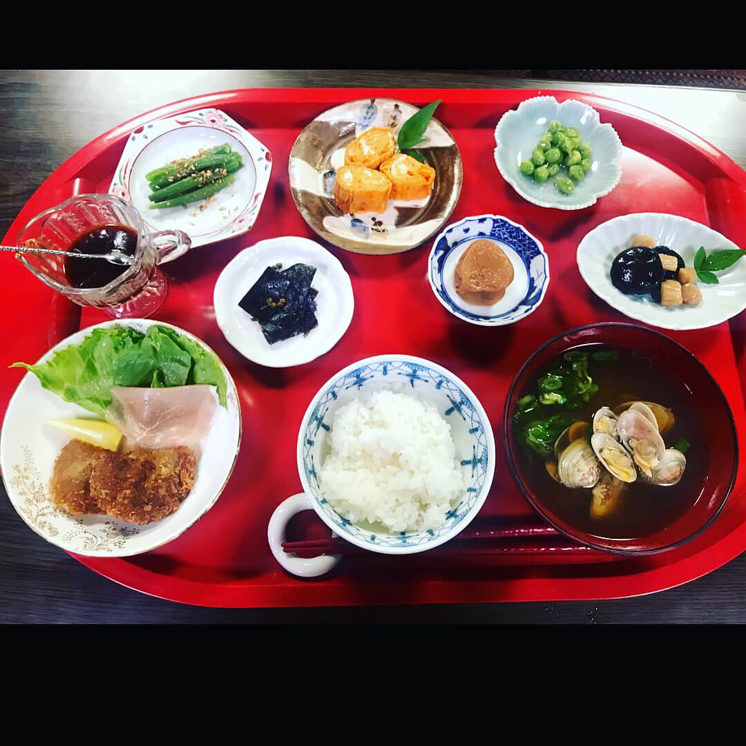 瀬戸内寂聴さんのインスタグラム写真 - (瀬戸内寂聴Instagram)「. 私の朝食は朝遅め。 今日はお堂の担当の馬場さんが作ってくれました。結婚して中国に住んでいた時期があり、そのときは1日2食だったのでその当時の名残りで今も2食です😊. #インスタ10回目 #瀬戸内寂聴 #朝ごはん #最近パンも好き #1日2食」5月9日 12時29分 - jakucho_setouchi