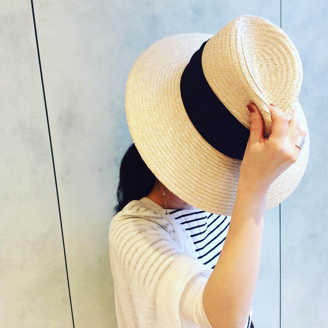 SUPERIOR CLOSET代官山路面のインスタグラム：「* お日様が待ち遠しい！ * #madeinitaly#italy#hat#strawhat#ハット#帽子#麦わら帽子#superiorcloset#daikanyama#代官山#tokyo#東京#japan#日本#lady#girl#fashion#ファッション#おしゃれ#casual#カジュアル#manish#マニッシュ#summer#夏」