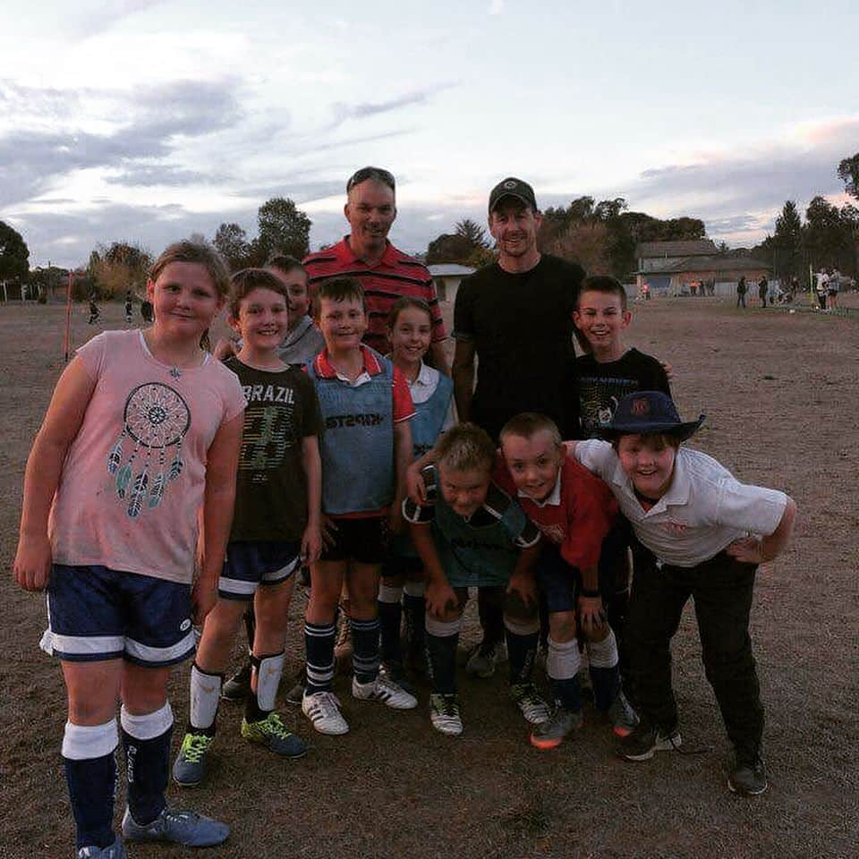 ネイサン・バーンズのインスタグラム：「Yesterday I popped by to watch my nephews 2nd week of soccer training. Back where it all started. #notmuchgrass」