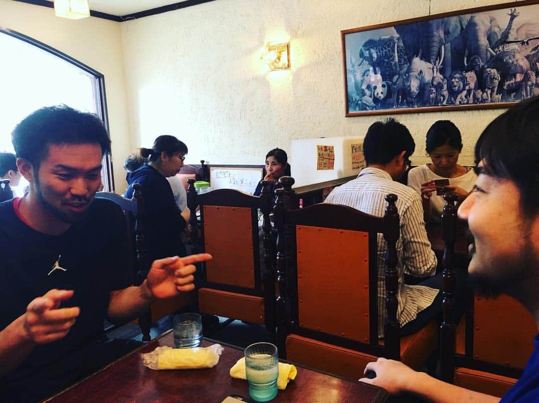 川辺泰三のインスタグラム：「ランチに久々ビギナー♪ #FE名古屋  #三菱電機ダイヤモンドドルフィンズ  #後輩呼び出し #先輩面 #おおみゃん」