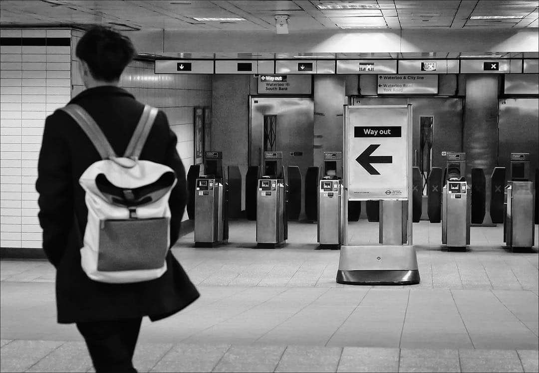 Fujifilm UKさんのインスタグラム写真 - (Fujifilm UKInstagram)「FEATURED PHOTOGRAPER OF THE WEEK The London Underground provides a plethora of opportunities for street photography, as Roger Wotton demonstrates here. Switching his Fujifilm X-Pro2 to the ACROS + Yellow Film Simulation mode, he captured this as part of a project documenting those who travel on the tube. #fujifilm #xseries #xpro2 #streetphotography #bnwphotography #londonunderground #tube #londontube #acros #fujifilmacros」5月9日 17時05分 - fujifilmuk
