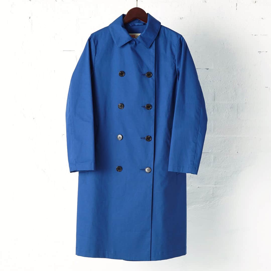 GLADDさんのインスタグラム写真 - (GLADDInstagram)「【雨の日が待ち遠しくなるモノ②】 ・ Traditional Weatherwearはゴム引きコートからスタートしたブランド。英国の伝統的な要素はそのままに、時代性も汲み取ったベーシックなデザインで今の気分を感じさせるコレクションをリリースしています。  特に上質で気品のあるアウターはカジュアルにもビジネスにも取り入れやすいので長く愛用できて大人の定番アイテムとしてもおすすめ。  梅雨が訪れる前に是非チェックしてみては？🔗@gladd_official ・ ・ ━━━ ITEM LIST ━━━━━━━━━ #TraditionalWeatherwear  5/7（月）〜5/11（金）9:00AM 限定販売 ▶︎SODALITE BLUE　L171APFCO0083DT*BF BANWELL ▶︎KHAKI　L171APFCO0082SS*BF DELVINE ▶︎BLACK　L171APFCO0023SS*COVENTRY ▶︎BOTTOLE　L171CFCO0090KP*PORTOBELLO ━━━━━━━━━━━━━━━━━━ ・ #雨の日が楽しくなる #お気に入り #レイングッズ #折りたたみ傘  #おしゃれ #ファッション雑貨 #コート #トラディショナルウェザーウェア #雨の日コーデ #雨の日の過ごし方 #雨が好き #レインコート #大人の定番 #雨の日デート #ファッション雑貨 #天気悪い #イギリス #スコットランド #イギリスブランド #英国 #ボーダー  #rain #gladd  #gladdセレクト #グラッド #ワクワクとともにいつでもいいモノに出会う場所⠀⠀⠀⠀ #ホントは誰にも教えたくない秘密のブランドセール」5月9日 18時01分 - gladd_official