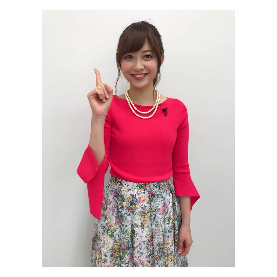 のインスタグラム：「今夜８時からはくりぃむクイズミラクル９です🤗✨ 家族対決ＳＰ👨‍👩‍👧‍👦アナウンス部の先輩、大木優紀アナウンサーも出演します🎵 お楽しみに🍀 衣装は @epocatheshop_official  です✨✨ 華やかで素敵でした💓 ＊ ＊ #テレビ朝日 #ミラクル9 #クイズシュート #大木優紀 アナ #久冨慶子 #アナウンサー」