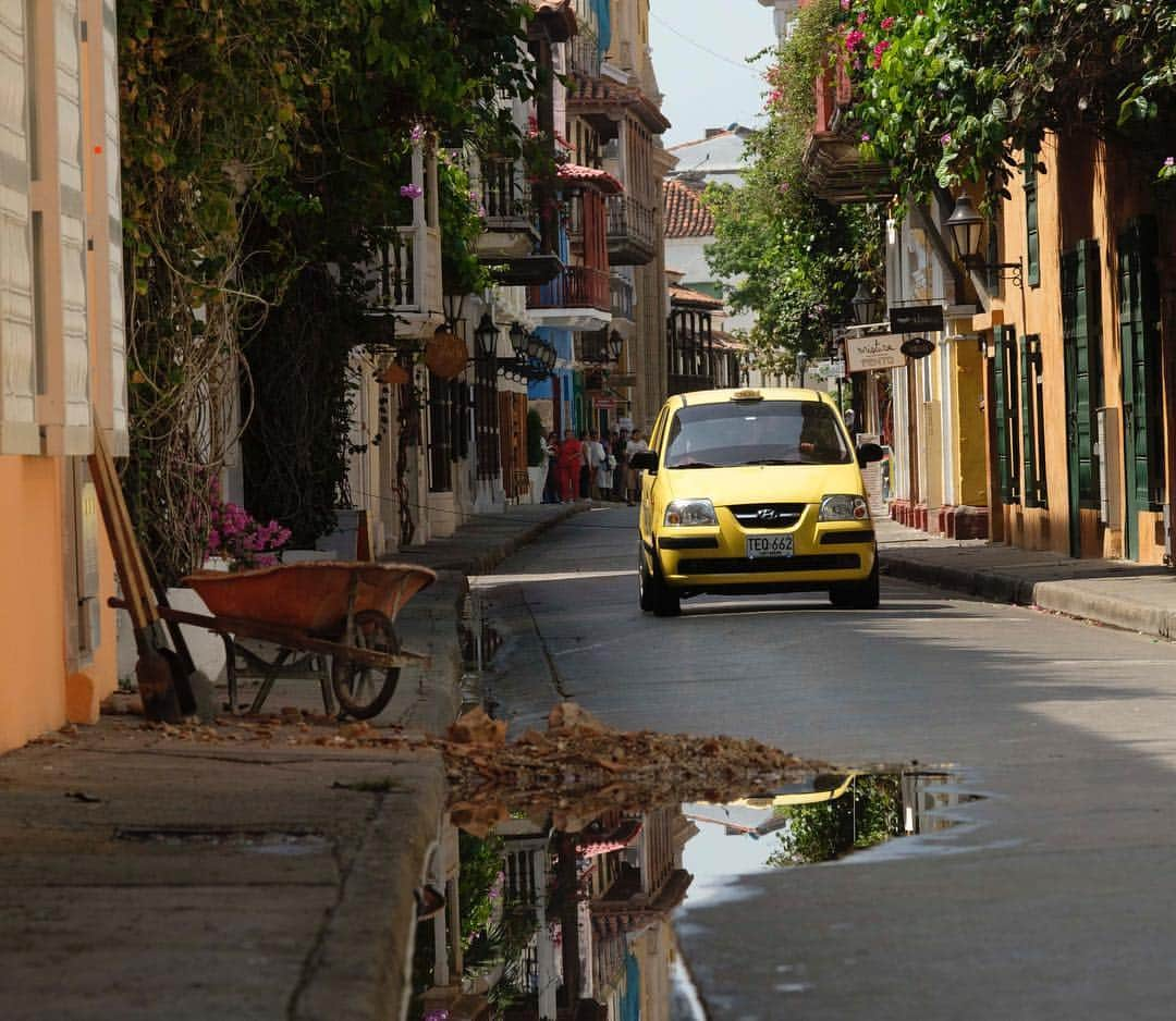 ジェリー・ブラッカイマーのインスタグラム：「On location in #Cartagena. @geminimanmovie #GeminiManMovie」