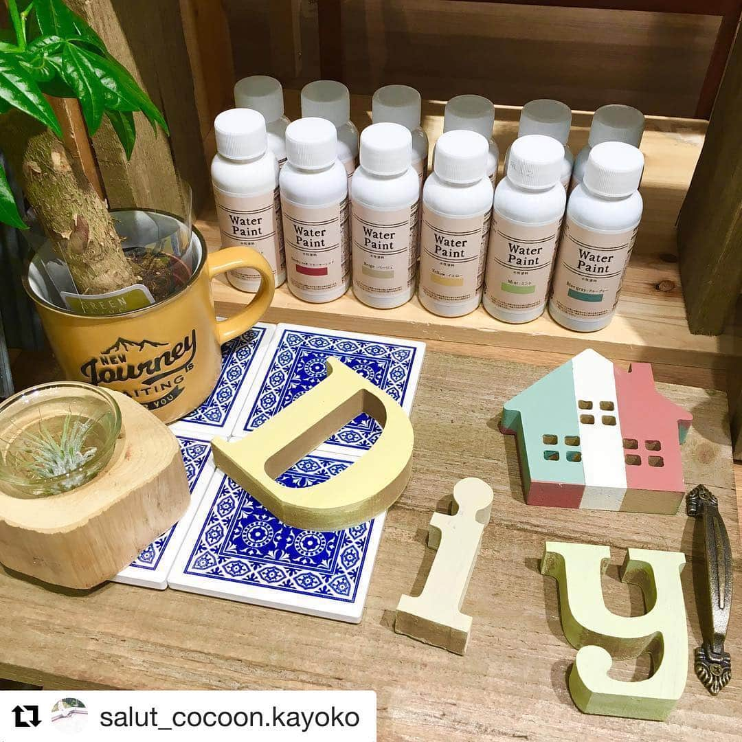 salut!さんのインスタグラム写真 - (salut!Instagram)「#Repost @salut_cocoon.kayoko with @get_repost ・・・ こんにちは‼︎ ・ ・ 今日は今流行りのDIYにもおすすめの水性塗料をご紹介いたします♬^_^ ・ ・ 水性なので取り扱いも簡単✨ お値段も¥300+taxとプチプラです✨ ・ ・ ホワイト／スモーキーレッド/ ベージュ/イエロー/ミント/ ブルーグレー の6色ご用意しております‼︎ ・ ・ 写真の商品以外もDIY商品多数ご用意しております‼︎ DIY初心者の方にもおすすめですので、ぜひ店にてご覧ください♬ ・ ・ ＊水性塗料 各¥300+tax ・ ・ ・ また、只今オフィシャルスタッフがリレー形式で、DIY商品のご紹介もしております♬ ぜひそちらもご覧ください‼︎^_^ #サリュではじめるDIY ・ ・ ・ #salut! #サリュ #さりゅ ＃サリュではじめるDIY #まいにちインテリア #DIY #水性塗料 #インテリア #かわいい #雑貨 #おしゃれ #プチプラ #オリジナル #楽しい #模様替え #コクーン #コクーンシティ #新都心 #さいたま #埼玉」5月10日 9時21分 - salut_shop