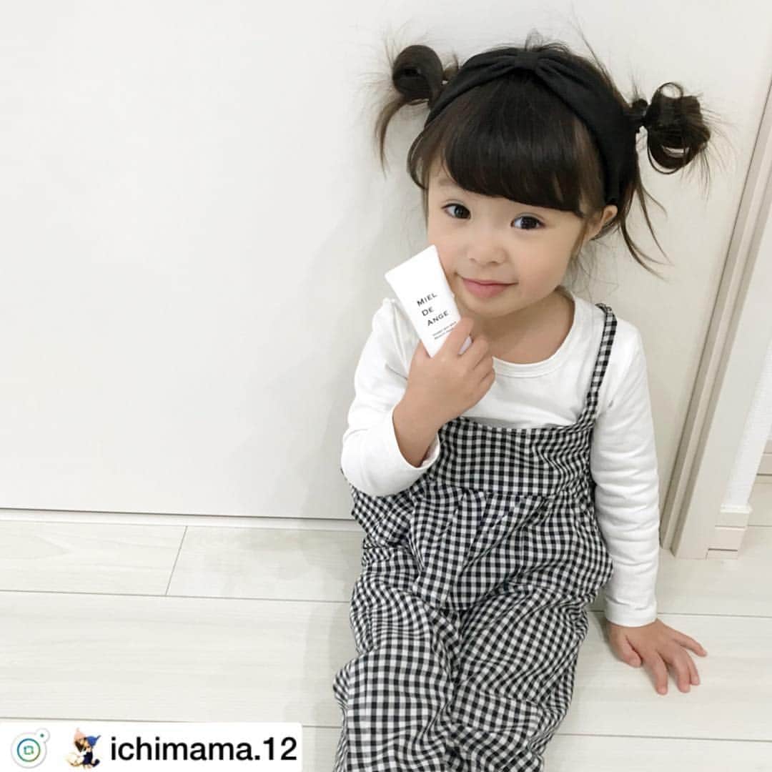 ミエルドアンジュのインスタグラム：「ご愛用ありがとうございます💝 ❁ #のちこのおえかき1 名前入り ----------------------------------୨୧-- いっちゃんにカメラを向けると 素晴らしい変顔がたくさん撮れるww そんないっちゃん。 今日は歯医者だったんだけど 泣いて泣いてダメで、また次回に。 ちなみにこれ2回目… どうしたらいいのだろう？？？ 早く治さないと進行しちゃうそで… . . 今日は【 @miel.de.ange 】←これでミエルドアンジュって読むよ ミエルドアンジュをお試しさせて頂きました！ . エステで使われている 美容成分がたっぷり入った美白パック♡♡ . 使い方は簡単♩ ミエルドアンジュパックを塗り 10分ほど置いて、洗い流すだけ！！！ 肌の色が明らかに変わる♡♡ . そばかすとか肌のシミとかも 消えちゃうよ(﹡ˆᴗˆ﹡) みんなも是非試してみてね！！！ 【 https://ac.ebis.ne.jp/tr_set.php?argument=YNuyxX9c&ai=onlifema13 】 ストーリーから飛べます ✈︎ ----------------------------------୨୧-- #PR #ミエルドアンジュ #美白パック #美容 #美白 #色白 #ギンガムチェック  #女の子 #女の子ママ #3歳3ヶ月 #comona #comonaファッション  #ig_oyabakabu #smarby #smarbykids #mamanoko #mamanokoカメラ部  #mamagirl #ママリファッション #ベビフル #コドモノ #ママリ #ママchan #いこーよ #キッセレ #ベヒリトル #あいりうた加工 #サキのお絵描き #コドモダカラ」