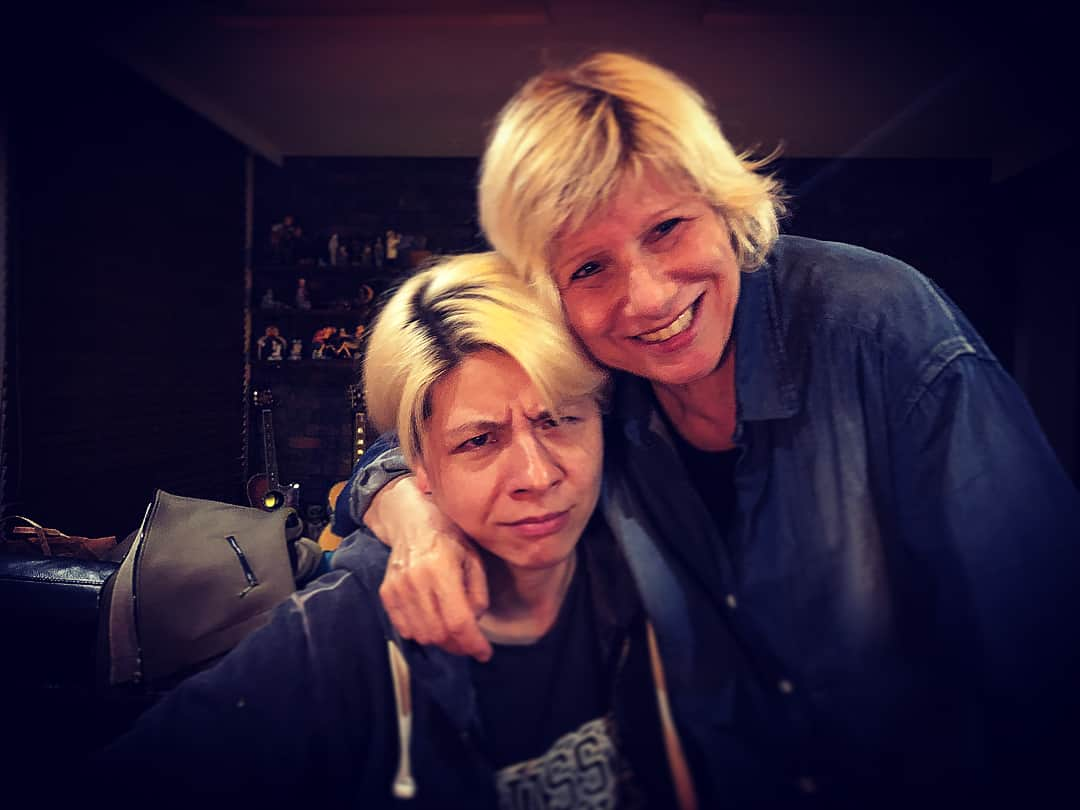 城田優さんのインスタグラム写真 - (城田優Instagram)「funkyなmotherとsister  #金髪親子 #おいらも金髪だったら良かったのに #2人とも地毛は暗い #性格は飛びきり明るい #我が家のツートップ #愛のかたまり #familia #family #家族」5月10日 18時50分 - yu_shirota