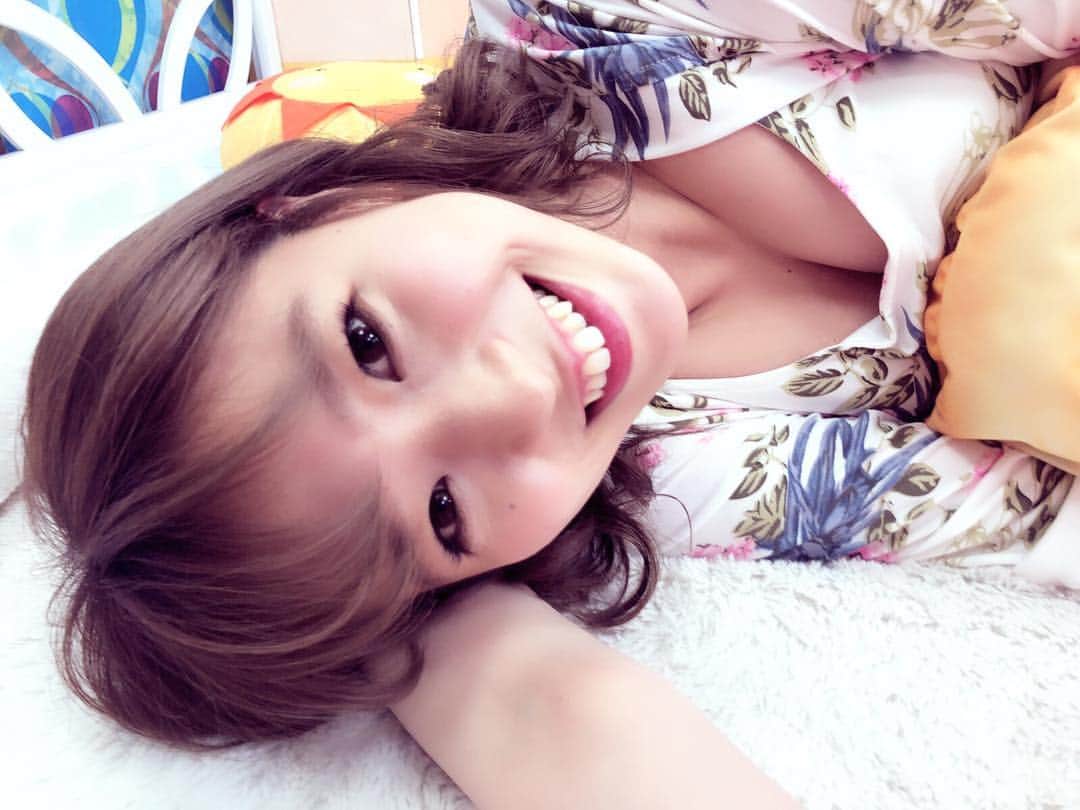 林弓束さんのインスタグラム写真 - (林弓束Instagram)「今日は #kawaiiantv 「そろそろ寝ないと」の収録だったよ✨ 今日もたーくさん笑った！ 〇〇なうに使っていいよ、初めてやったよ！笑 #彼女と腕まくらなうに使っていいよ #プレネナ」5月10日 19時32分 - hayashiyuzuka