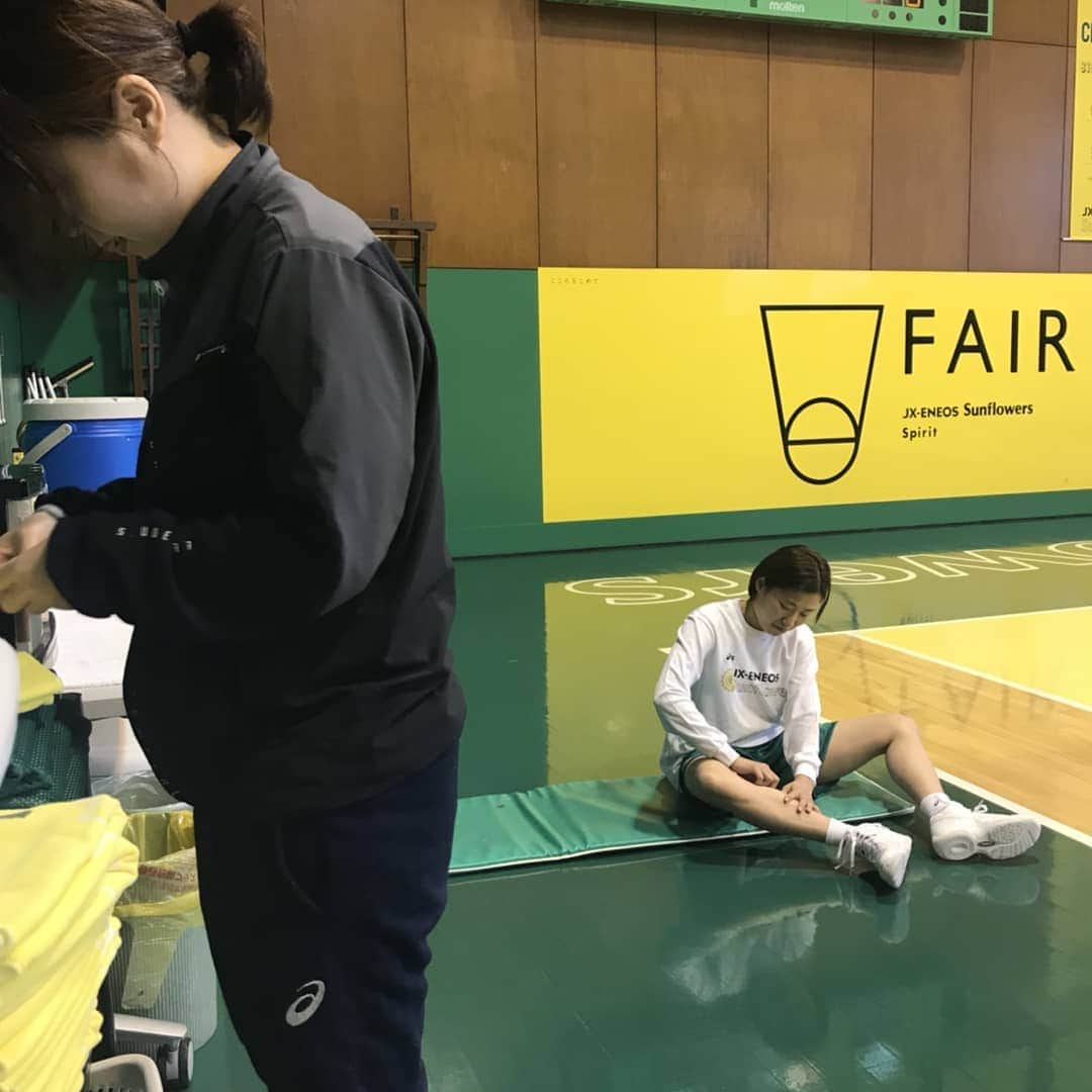 岡本彩也花さんのインスタグラム写真 - (岡本彩也花Instagram)「5/10 🏀練習開始🏀🏃‍♀️🏃 今シーズンも始まりました！ みんなで頑張ろう🙋  #練習前 #もっさんとれあ #マッサージしてる風だけど足かいてるだけ笑 #久々の練習キツかった #トレーニングで即筋肉痛 #あことれあ #おやすみのポーズ #練習終了後の写真 #フラミンゴのポーズらしい😲 #みんな若いな～ #りょくの顔」5月10日 14時21分 - reachan11