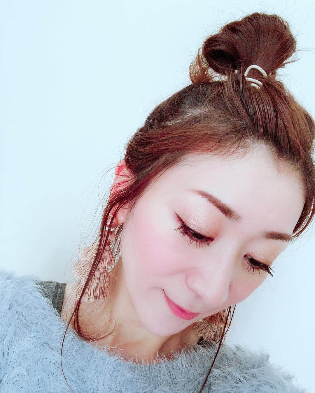 西尾夕紀さんのインスタグラム写真 - (西尾夕紀Instagram)「マツエクに頼りっぱなしな 2年間…😅 いつかは辞めなきゃと思って 2年振りに外して貰ったら かなり細くなってて、短くなってて💦😭 なので💦 これからは、マツ育に励みます…😅 #マスカラ生活 #マツ育 #まつ毛 #負担がかなりあるようで…」5月10日 15時53分 - yuki_nishio_