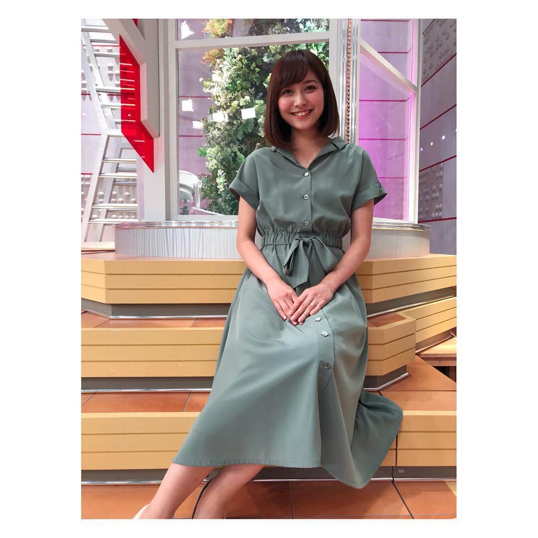 のインスタグラム：「今日の衣装も @strawberry_fields_official  でした✨✨ シワになりにくいワンピースとっても使い易そうです🍓😊 今朝は久しぶりの雷にびっくり⚡️ 明日はお洗濯日和だそうですよ🎵 ＊ ＊ #テレビ朝日 #スーパーjチャンネル #久冨慶子 #アナウンサー @ryoko.imamu  さんのマネしてスタジオで撮ってみました✨」