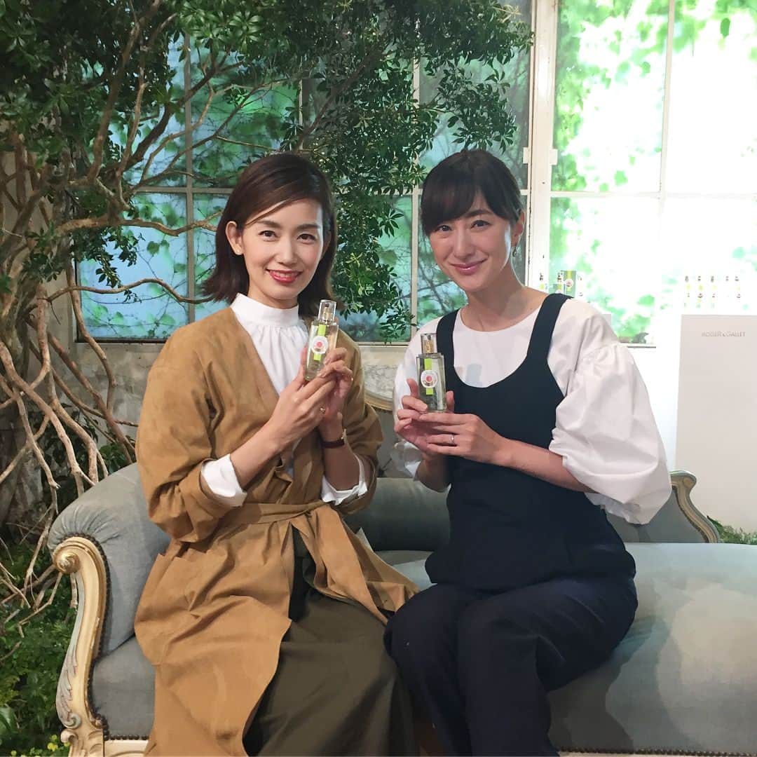 のインスタグラム：「* @roger_gallet_jp から 5月14日に発売の #フィグリーフパフュームウォーター の発売イベントに ゆかさん @maeyuka  と行ってきました✨✨ * 爽やかな フィグ(イチジク)の葉の香りが これからの季節にぴったり！ * 石鹸や オイルと  重ねて使うと  更に 違った香りに✨✨ * 優雅な香りに包まれて とっても癒されました * #ロジェガレ  #rogerandgallet  #フィグリーフパフューム  #ゆかさん顔ちっさ #ブログ更新しました  #プロフィールにブログのリンク貼ってます」