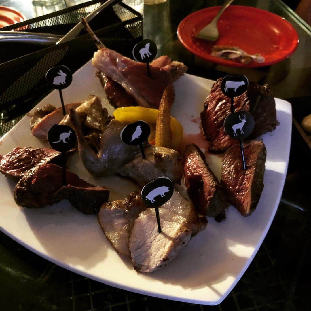 松下祐樹さんのインスタグラム写真 - (松下祐樹Instagram)「色んな種類の肉。 普段食べてる、牛豚鳥はやっぱり安定の美味しさだなと。 カンガルーとカエルは個人的に好きかも。  #新宿 #パンとサーカス #牛 #豚 #鳥 #鹿 #羊 #馬 #ラクダ #カンガルー #カエル #ワニ #イノシシ #ウサギ」5月10日 23時25分 - asapan0909