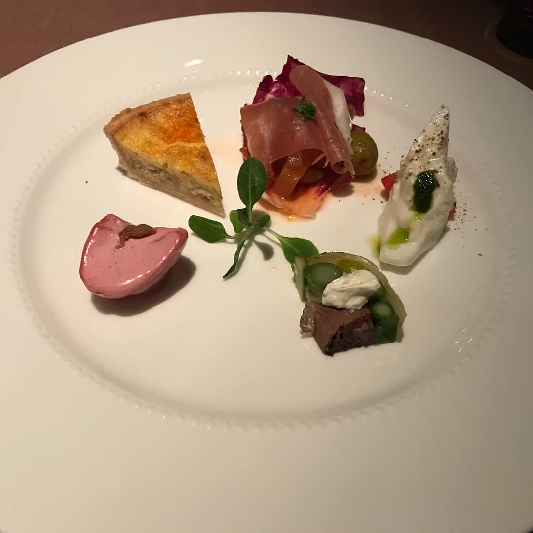 沢田麗奈さんのインスタグラム写真 - (沢田麗奈Instagram)「久しぶりに ホテルdinner🎀 人生良い感じ⤴️ #東京ドームホテル #夜景キレイ #dinner #ご馳走様でした #運気アップ #昨年のCHANEL ＃禁酒中 #ハワイ行けなかったけど #タイは行く予定 #最強の年に #キラキラ #優しい人と繋がりたい  #運転好き  #followme」5月11日 1時29分 - reinasawada1026