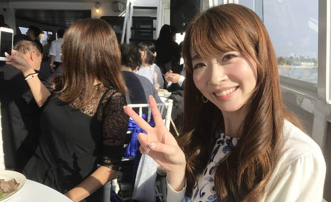 三浦真理子さんのインスタグラム写真 - (三浦真理子Instagram)「挙式後は船上パーティーへ🍸 . 夕日もキレイでした🌇 . みんなワイワイ盛り上がったよ🎉✨ . #la #marinadelrey #yacht #wedding #party #ロサンゼルス #結婚式 #結婚式お呼ばれ #スワイプしてね #followme #instagood #船上パーティー #おめでとう #海外挙式 #旅行 #trip #enjoy #enjoylife #マリーナデルレイ #船 #champagne 🥂#乾杯 #haveaniceday #sea」5月11日 12時53分 - marigram.22