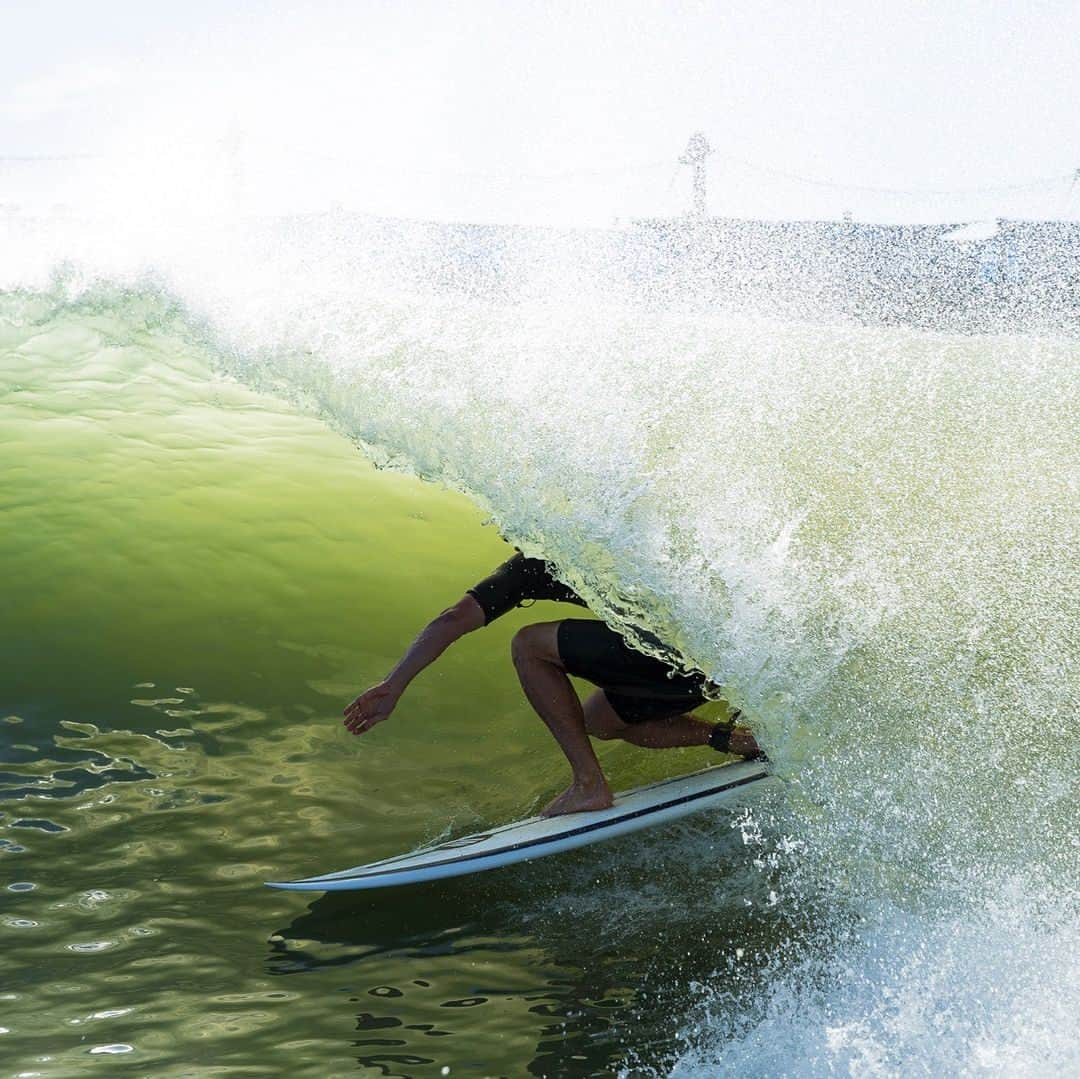 クリス・ヘムズワースさんのインスタグラム写真 - (クリス・ヘムズワースInstagram)「Lucky enough to surf the best wave pool on the planet , big thanks to @kellyslater @wsl for the opportunity !! #wslsurfranch 📷@toddglaser」5月11日 8時50分 - chrishemsworth